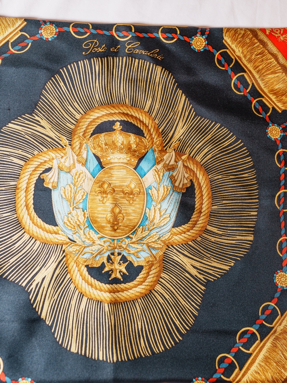 Hermès Les Tambours Silk Twill Scarf Carré 90 Black Gold Drum Motif - Picture 6 of 7